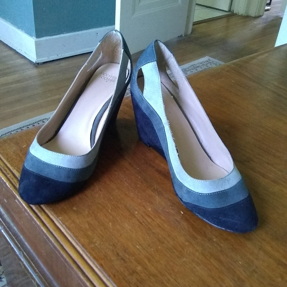 Mootsies Tootsies Navy and Gray Suede Wedge Heels